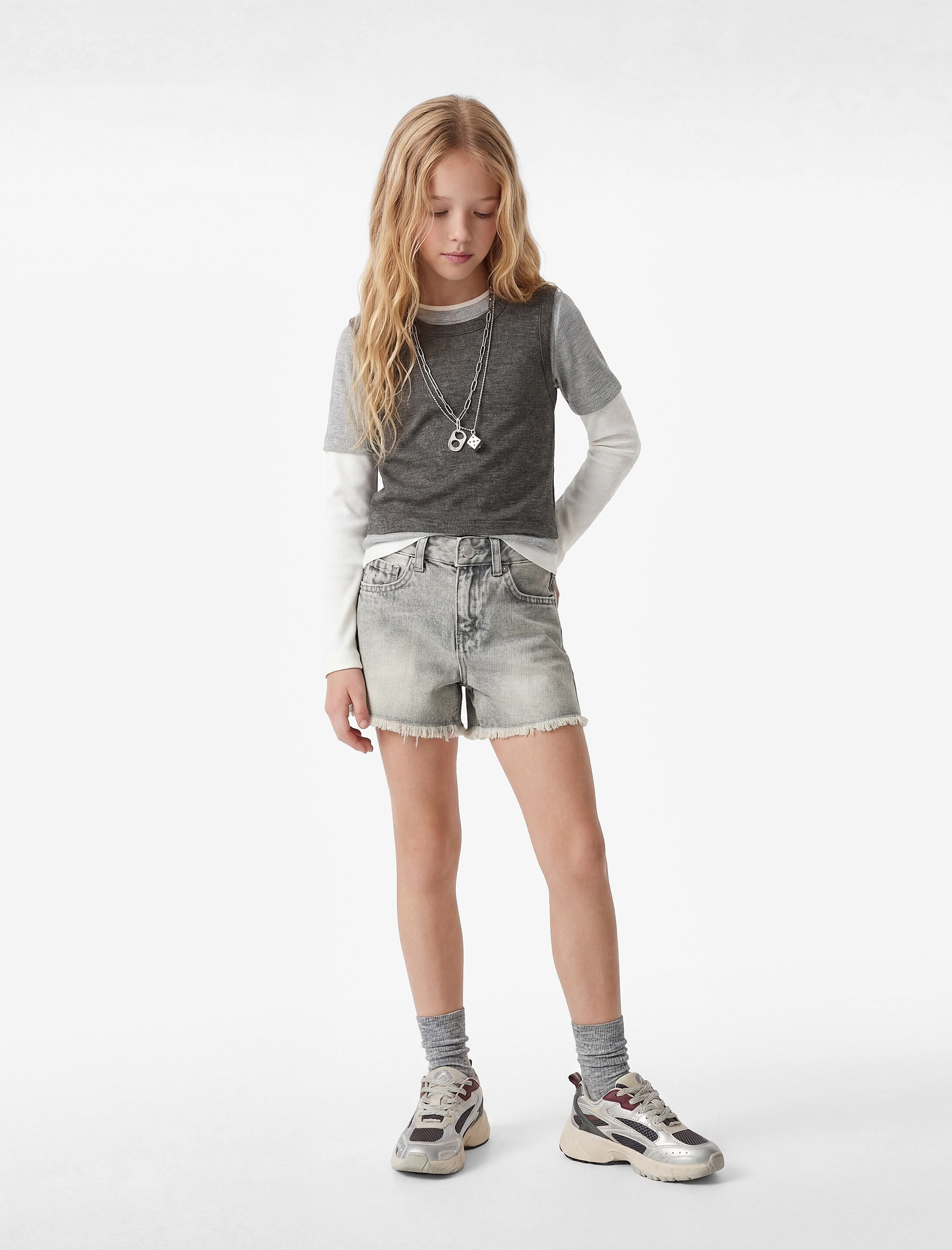  Kız Çocuk Cepli Bol Kesim Püsküllü Paça Pamuklu Jean Şort