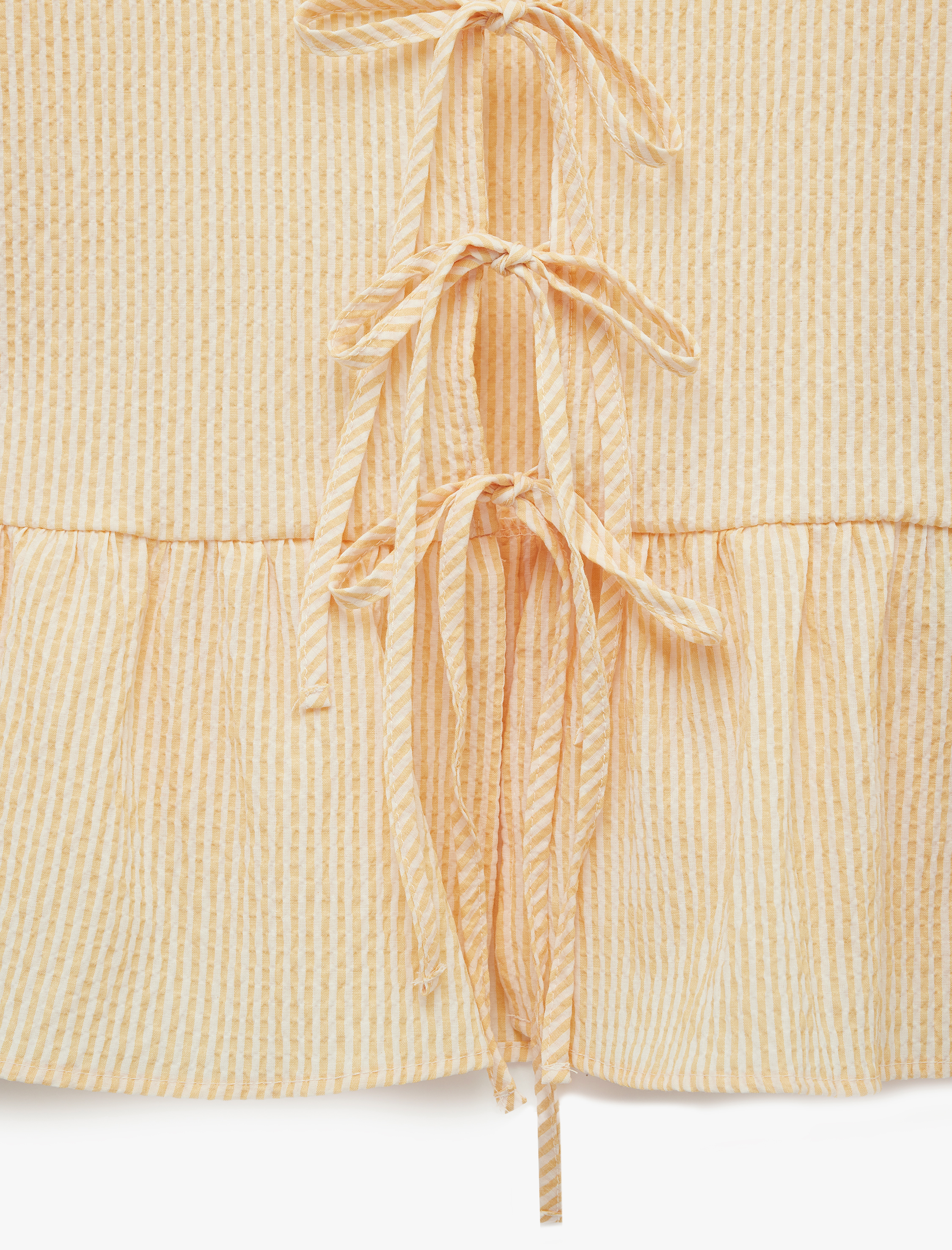   Rahat Kalıp Bağlama Detaylı Dokulu V Yaka Balon Kol Bluz