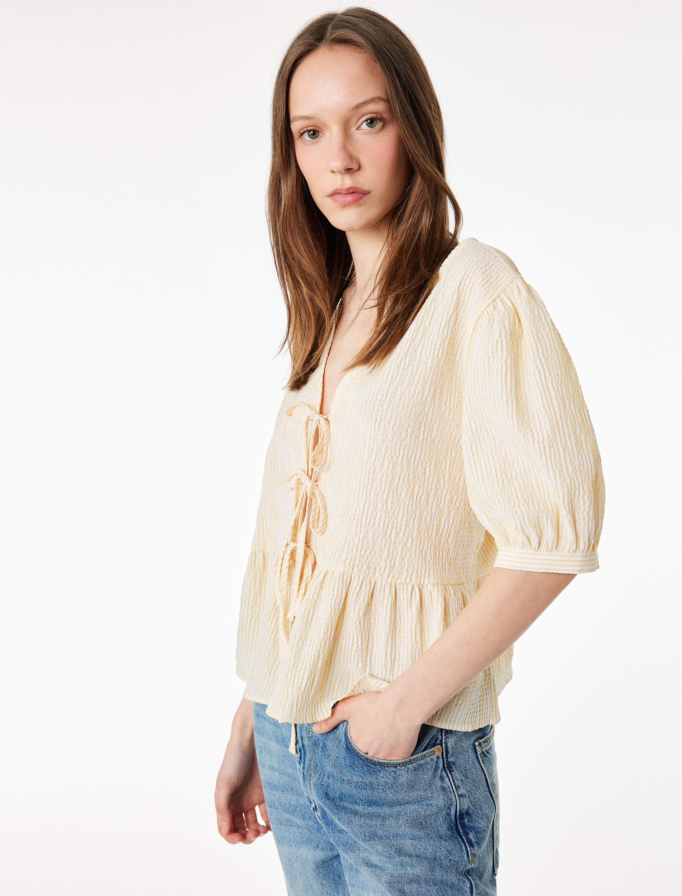   Rahat Kalıp Bağlama Detaylı Dokulu V Yaka Balon Kol Bluz