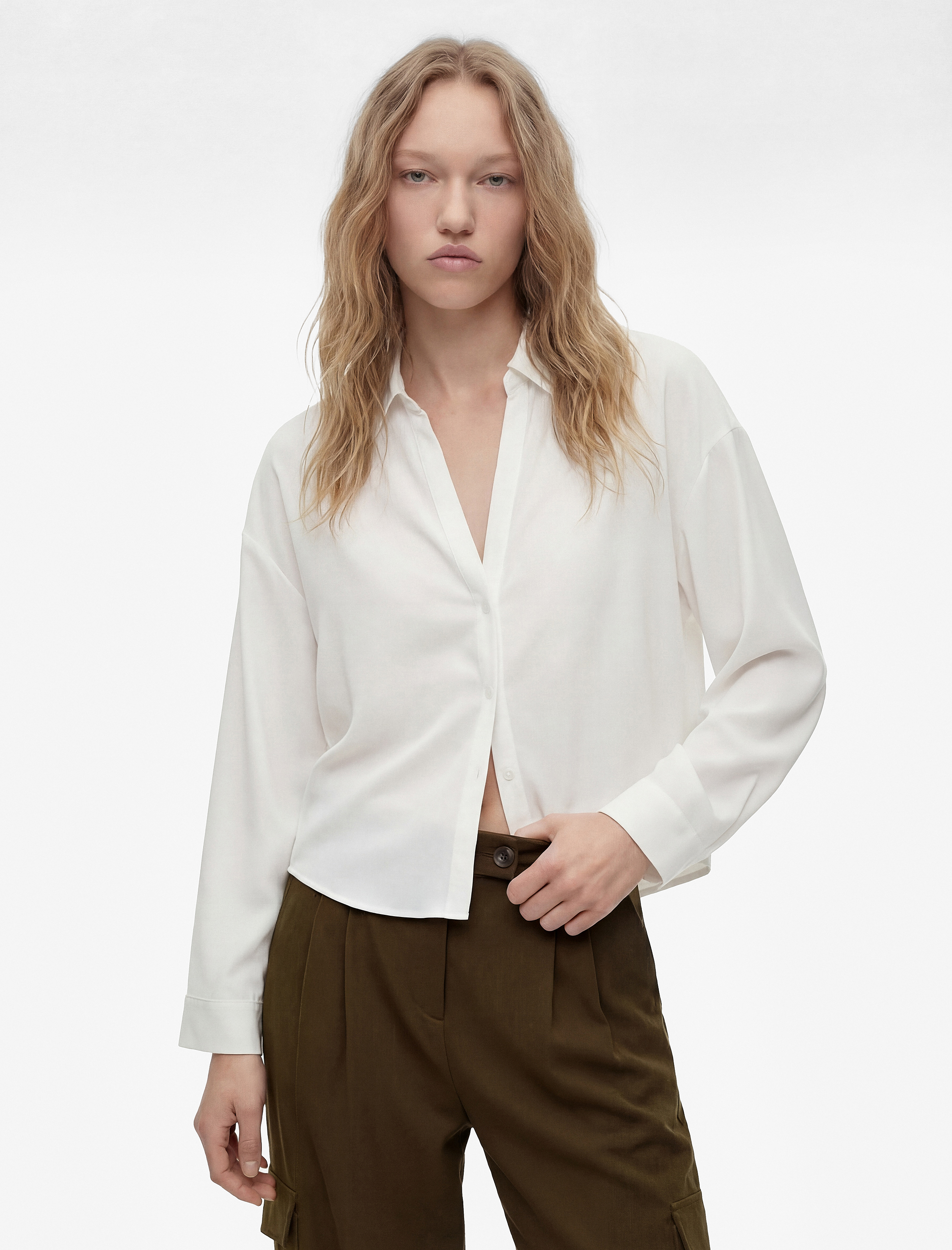 Rahat Kalıp Uzun Kollu Klasik Yaka Düğmeli Viskon Gömlek - Görsel 2