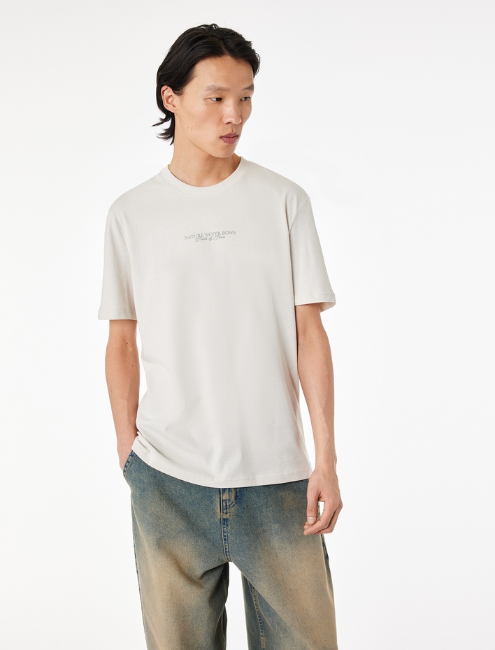  Regular Fit Bisiklet Yaka Kısa Kollu Pamuklu Arkası Baskılı Tişört