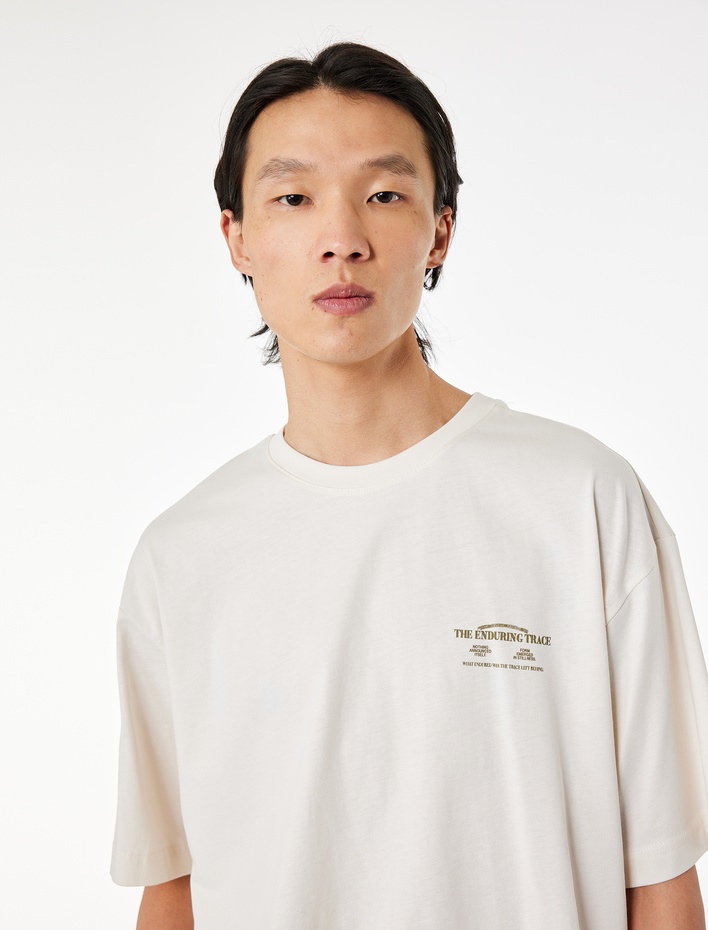  Oversize Kısa Kollu Pamuklu Bisiklet Yaka Arkası Baskılı Tişört