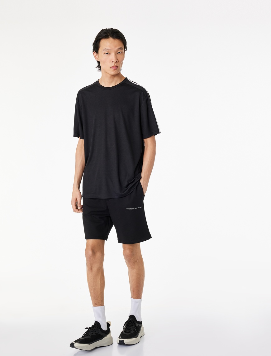 Koton Erkek Rahat Kalıp Kısa Kollu Biyeli Bisiklet Yaka Spor T-Shirt