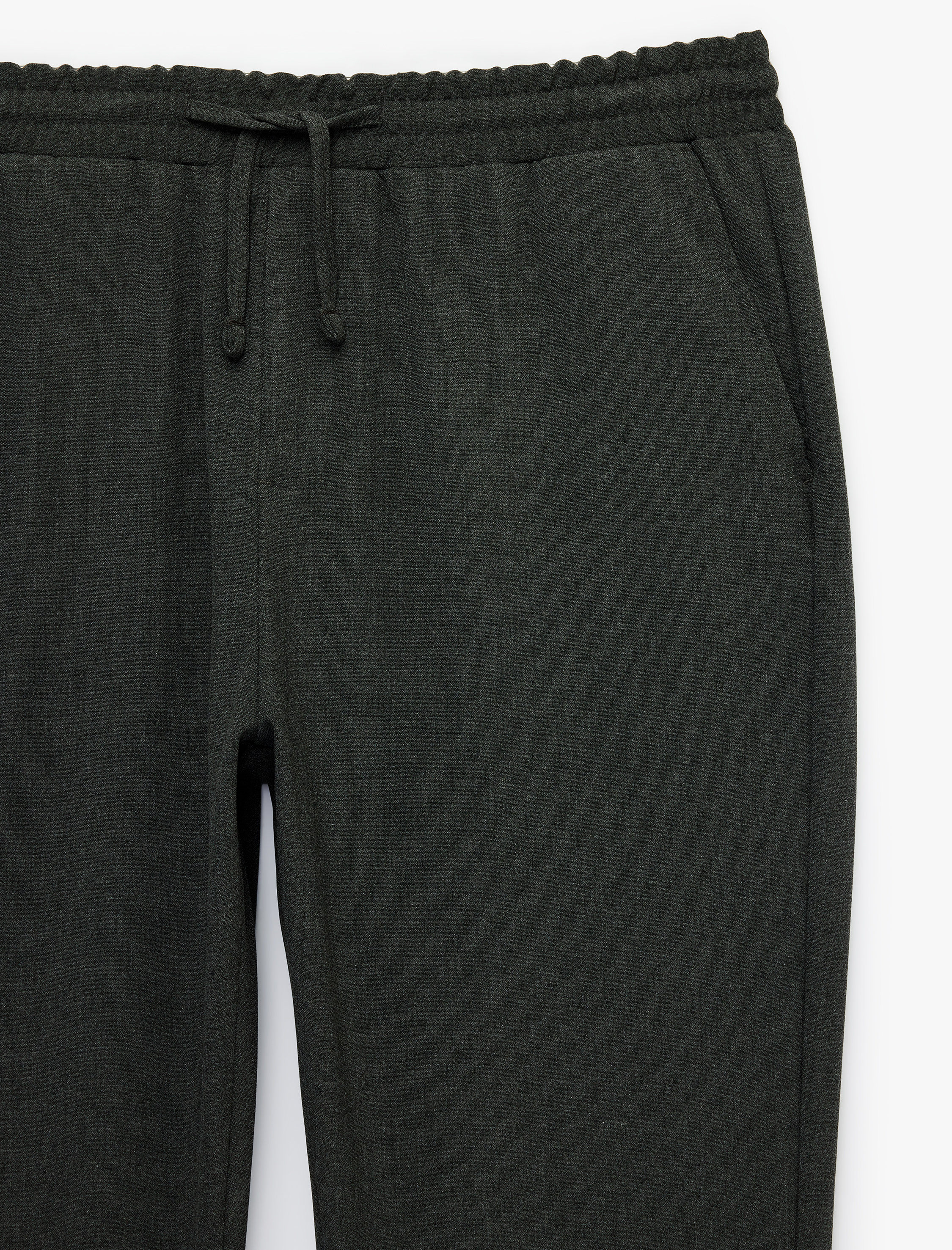   Regular Fit Viskon Karışımlı Cepli Beli Bağcıklı Kumaş Pantolon