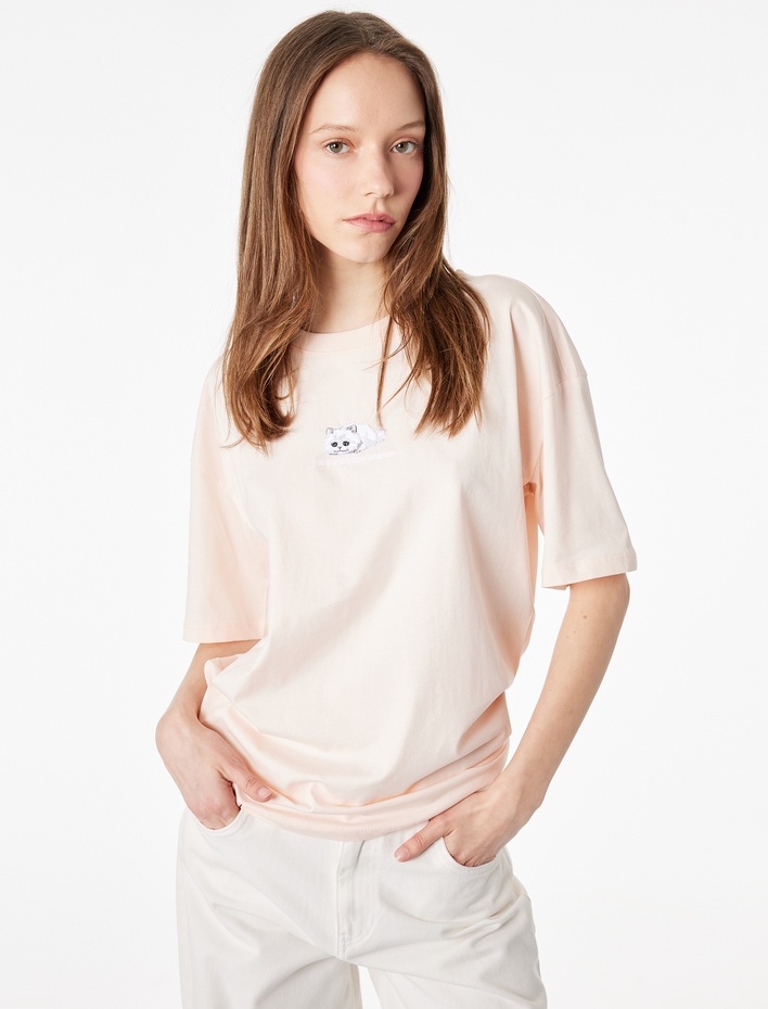  Rahat Kalıp Kısa Kollu Bisiklet Yaka Pamuklu Kedi Nakışlı Tişört