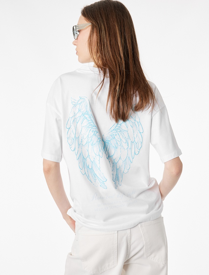  Rahat Kalıp Kısa Kollu Arkası Melek Baskılı Pamuklu Tişört