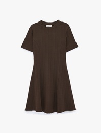 Kısa Kollu Bisiklet Yaka Mini Kloş Elbise