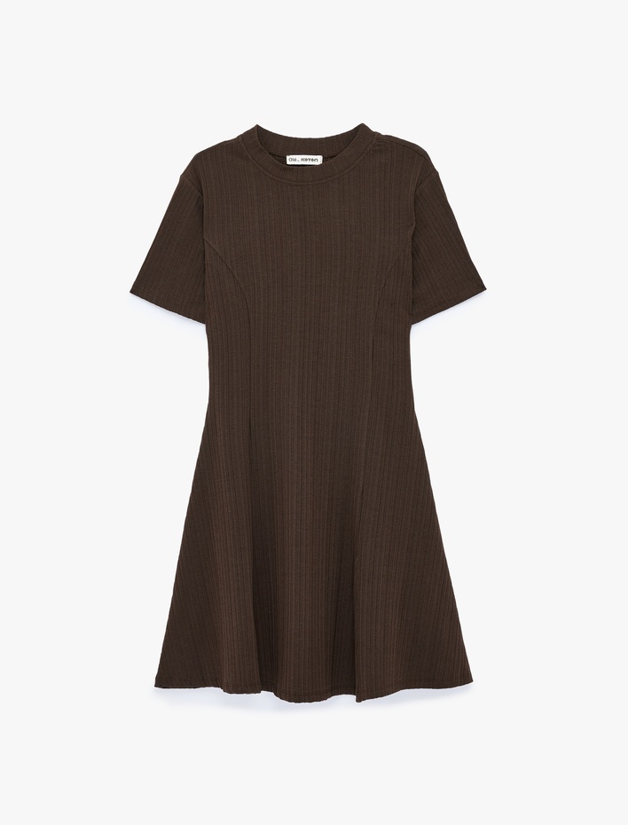  Kısa Kollu Bisiklet Yaka Mini Kloş Elbise