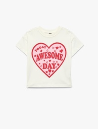 Pamuklu Kısa Kollu Bisiklet Yaka Kalpli Baskılı Tişört