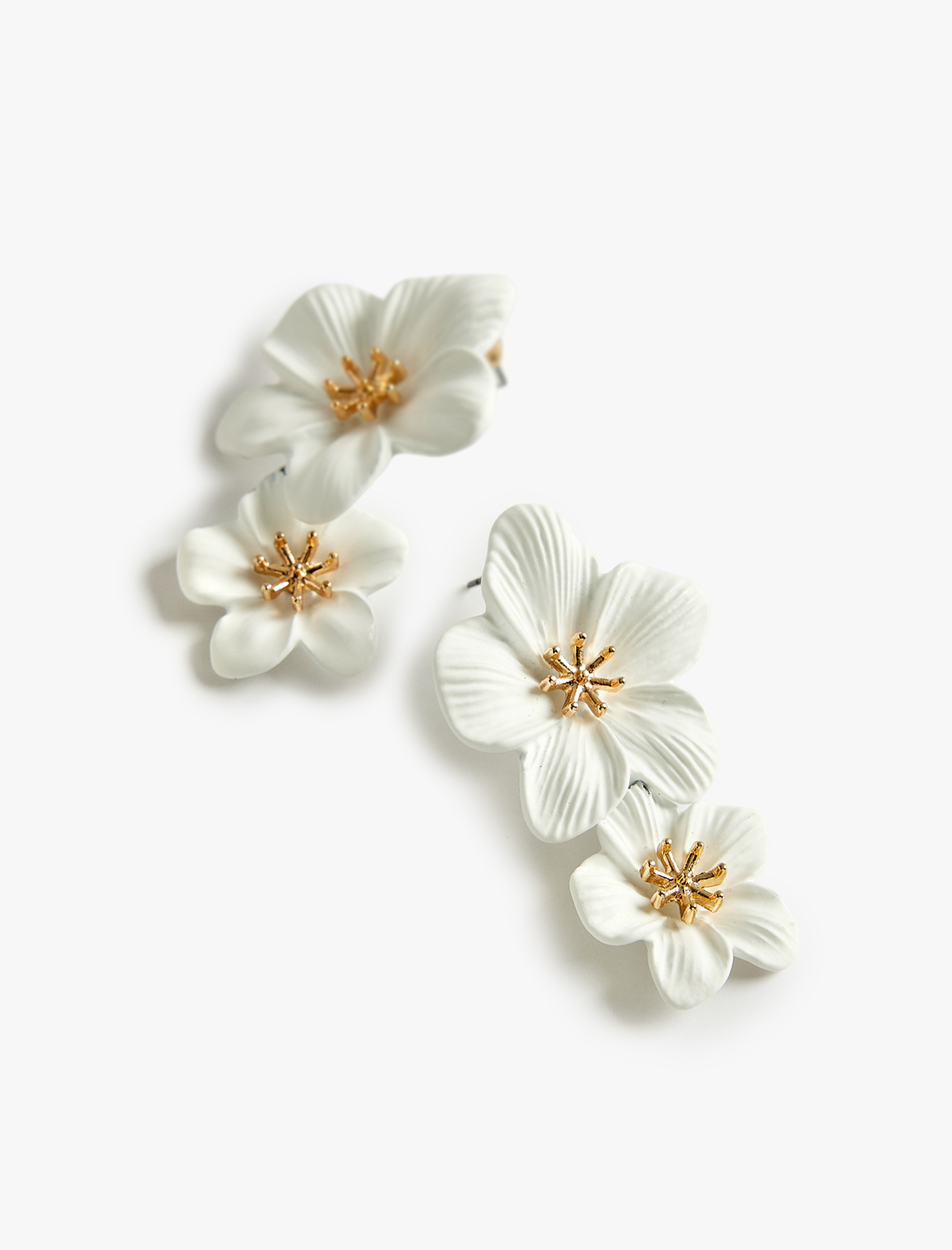  Kadın Büyük Boy Çelik Karışımlı Sallantılı Çiçekli Küpe