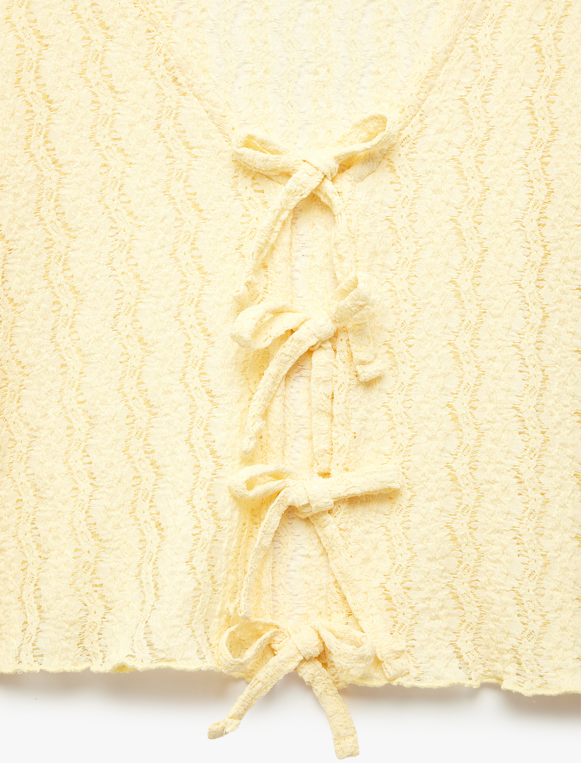   V Yaka Uzun Kollu Fiyonk Bağlama Detaylı Dantel Bluz