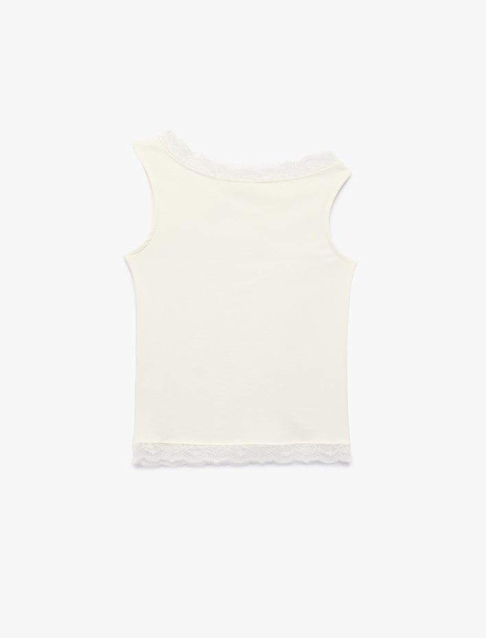  Slim Fit Dantel Detaylı Kolsuz Kayık Yaka Bluz