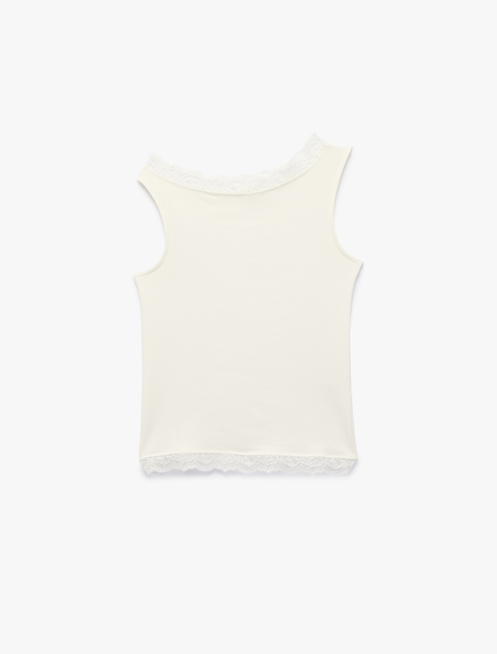  Slim Fit Dantel Detaylı Kolsuz Kayık Yaka Bluz