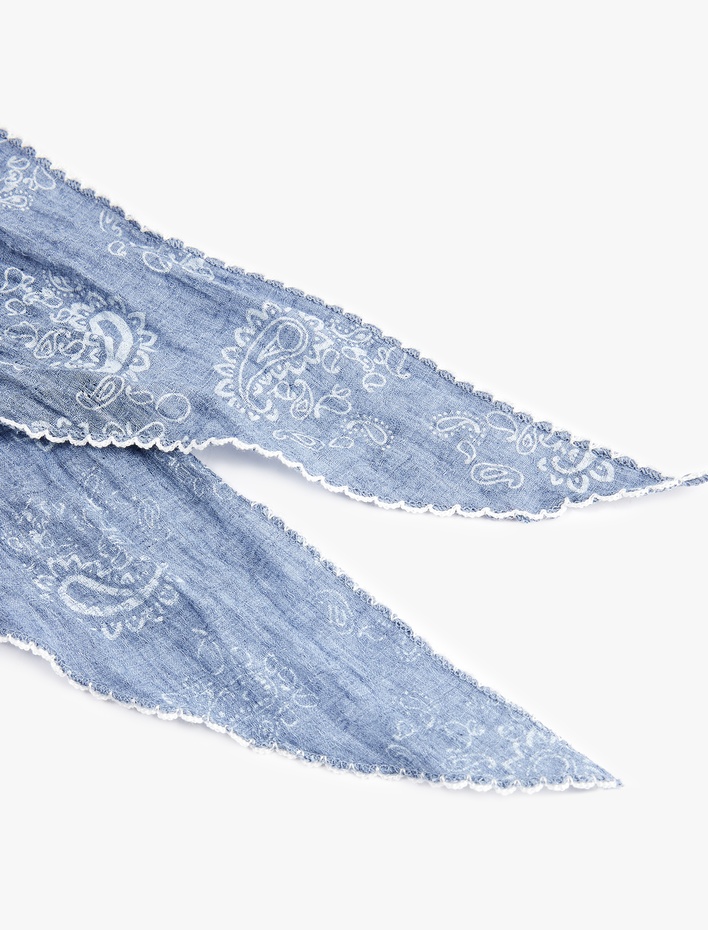 Kadın Desenli Üçgen Bandana