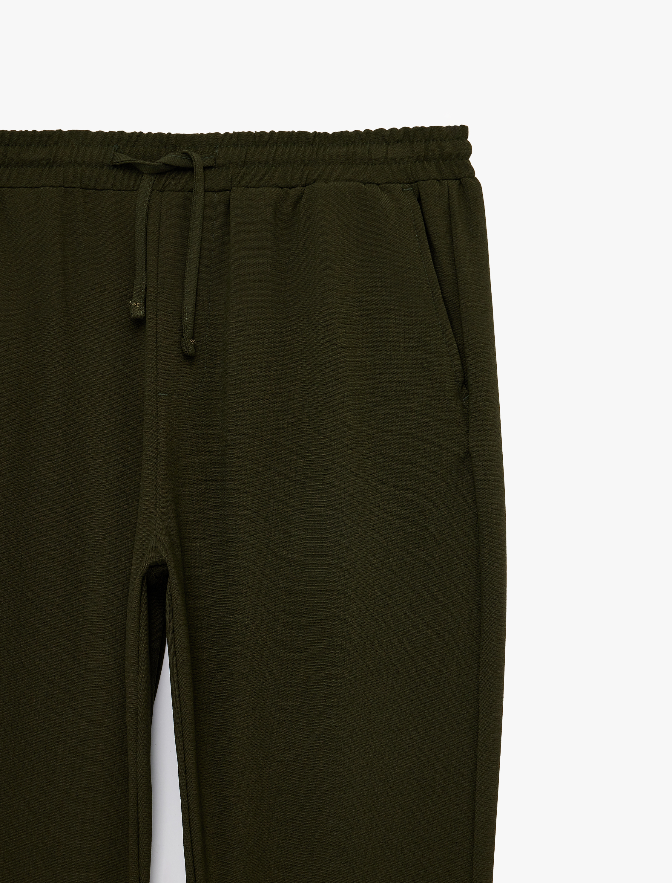   Regular Fit Viskon Karışımlı Cepli Beli Bağcıklı Kumaş Pantolon