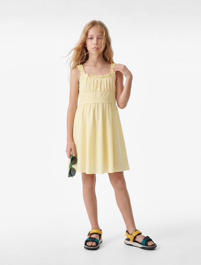 Kız Çocuk Gipeli Bürümcük Büzgülü Kare Yaka Askılı Elbise