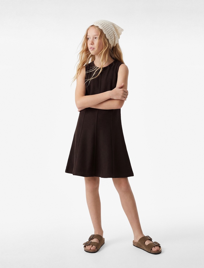 Kız Çocuk Bisiklet Yaka Kolsuz  Dikiş Detaylı Pileli Elbise