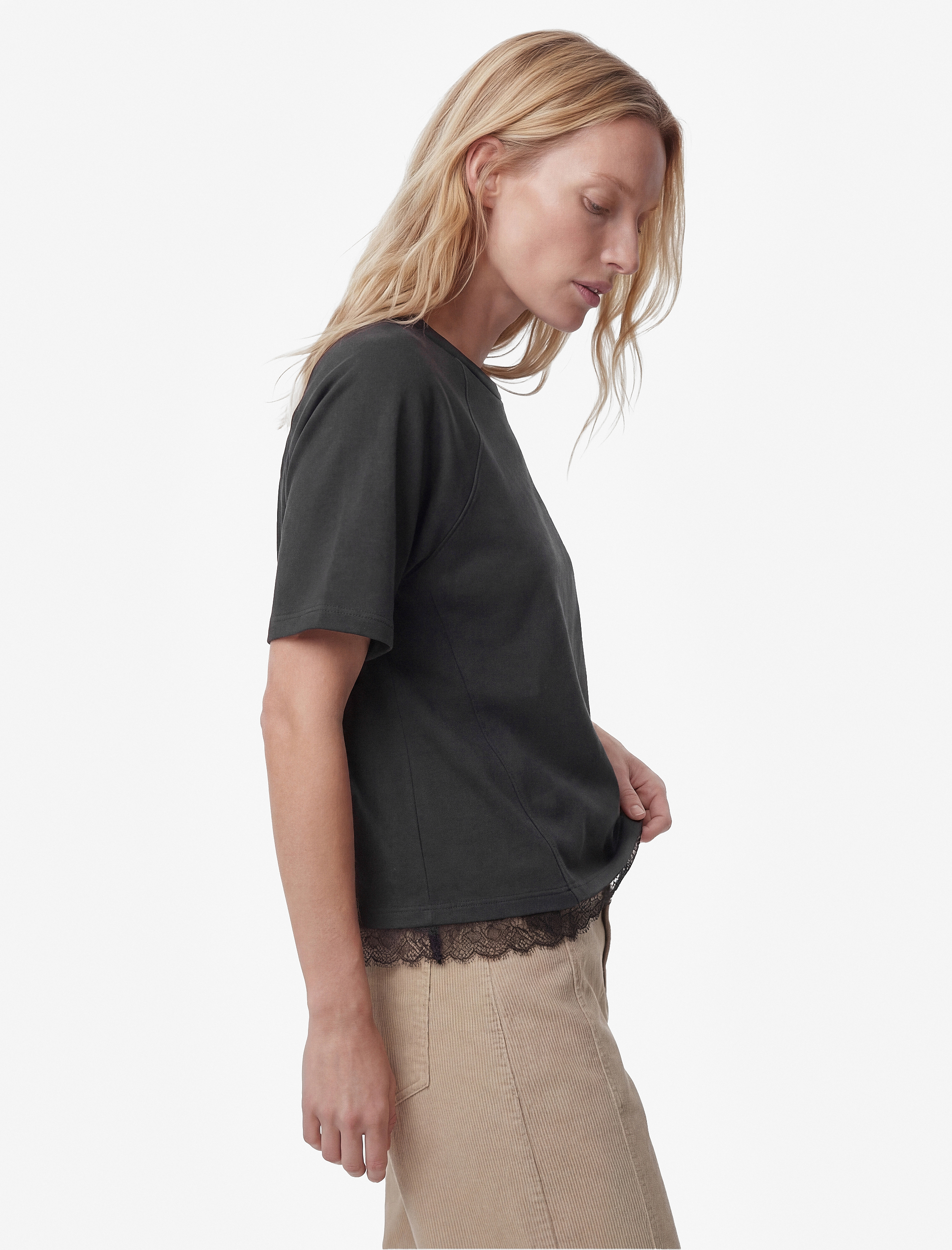   Modal Kumaş Slim Fit Kısa Kollu Bisiklet Yaka Dantel Detaylı Tişört