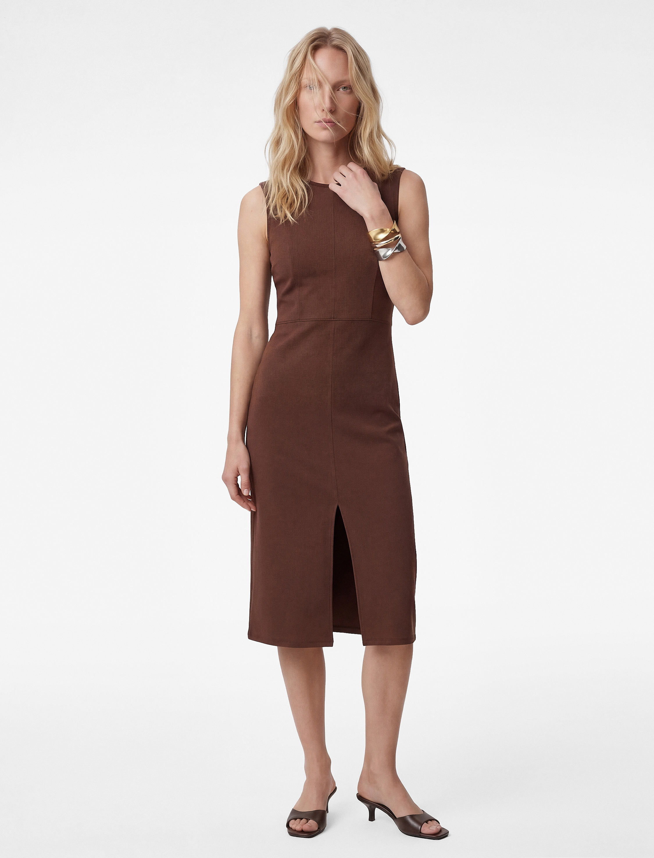 Ön Yırtmaç Detaylı Slim Fit Yuvarlak Yaka Kolsuz Midi Elbise