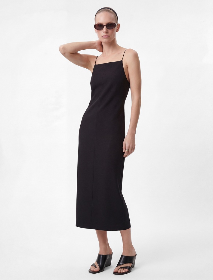  Slim Fit Yırtmaç Detaylı İnce Askılı Halter Yaka Midi Kalem Elbise