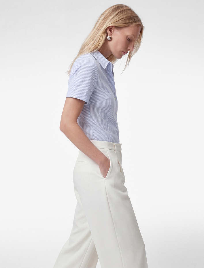  Slim Fit Klasik Yaka Kısa Kollu Çizgili Poplin Gömlek