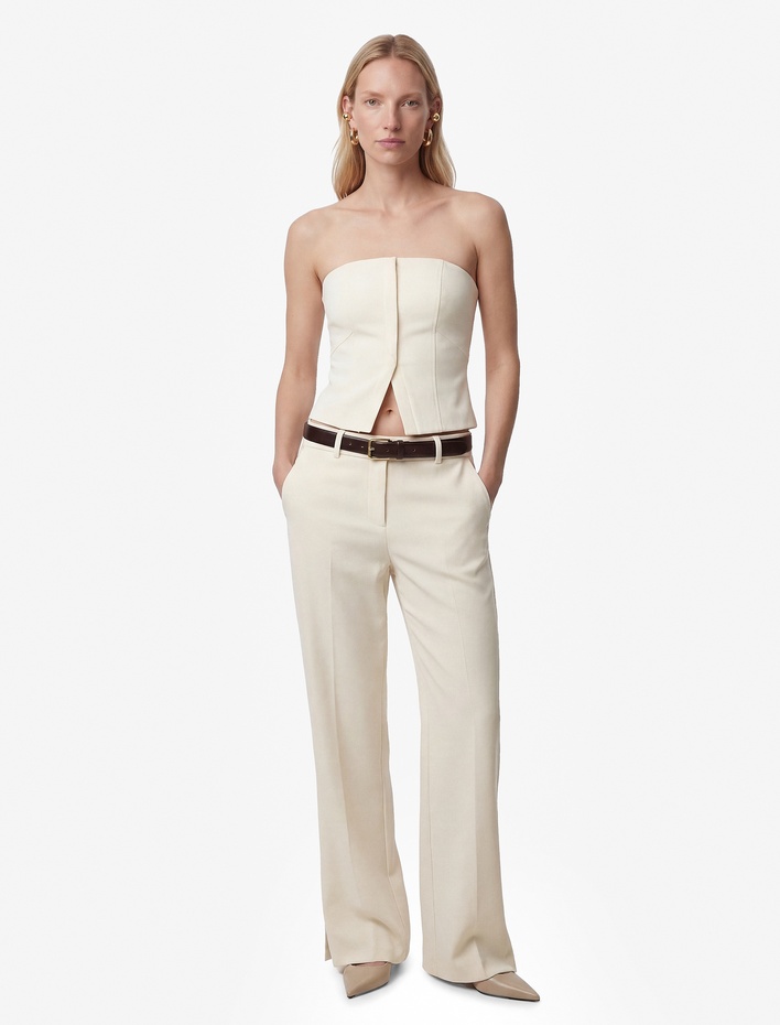  Kolsuz Slim Fit Yırtmaç Detaylı Straplez Bluz