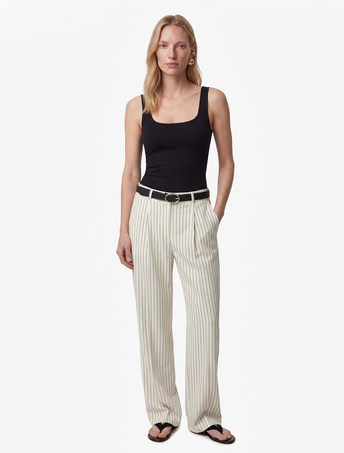  Kare Yaka Slim Fit Kalın Askılı Crop Üst