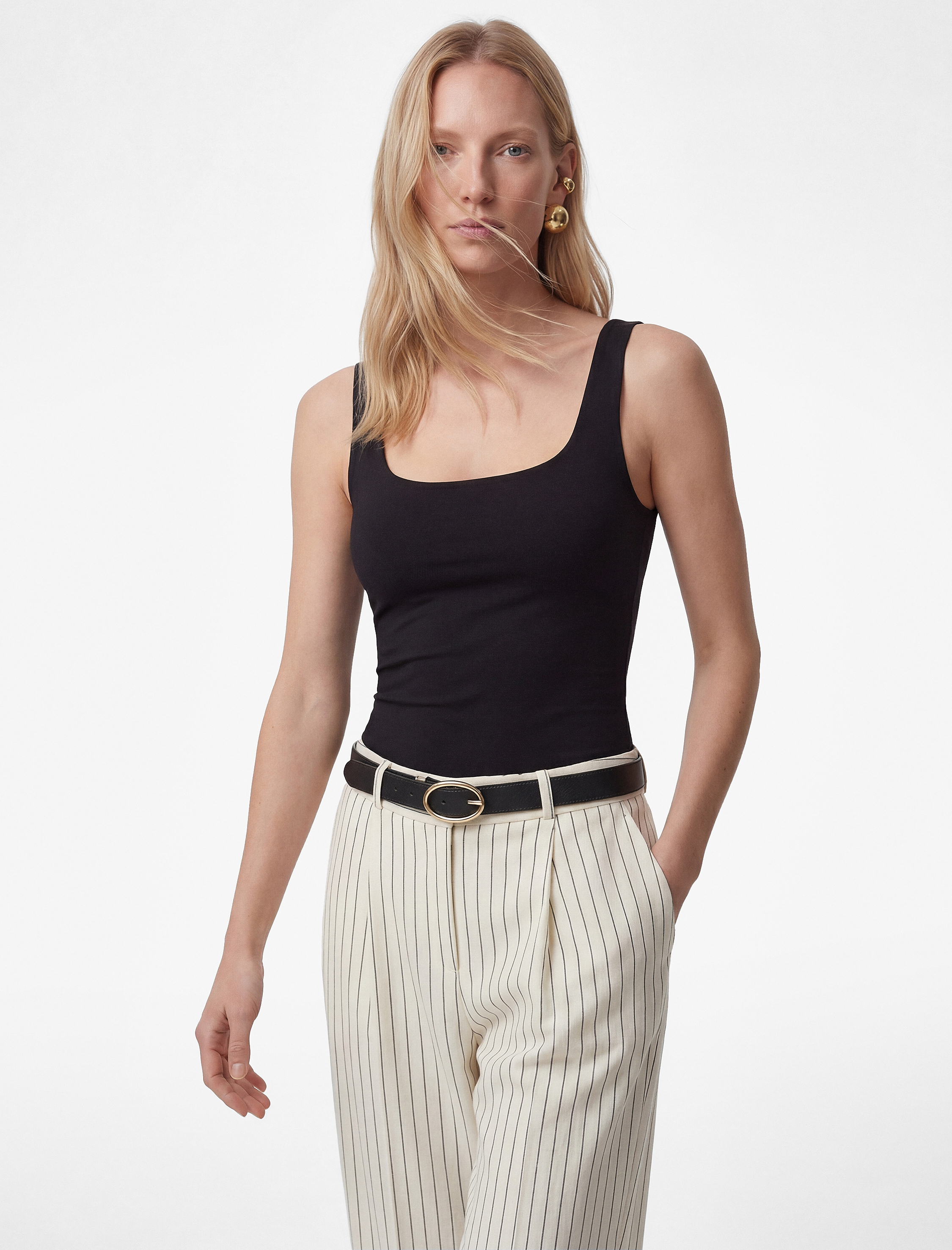   Kare Yaka Slim Fit Kalın Askılı Crop Üst