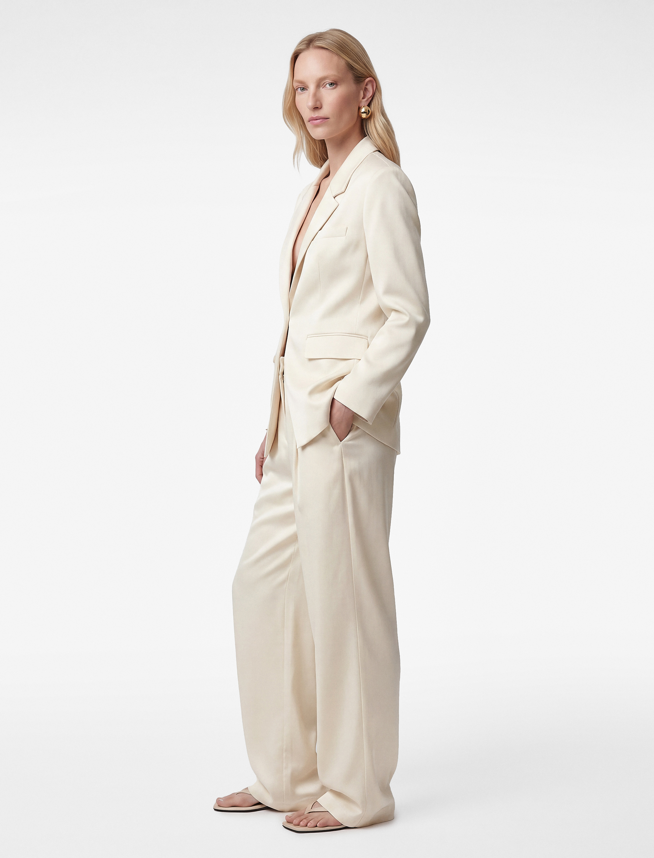 Regular Fit Geniş Paça Cep Detaylı Pileli Saten Pantolon - Görsel 2