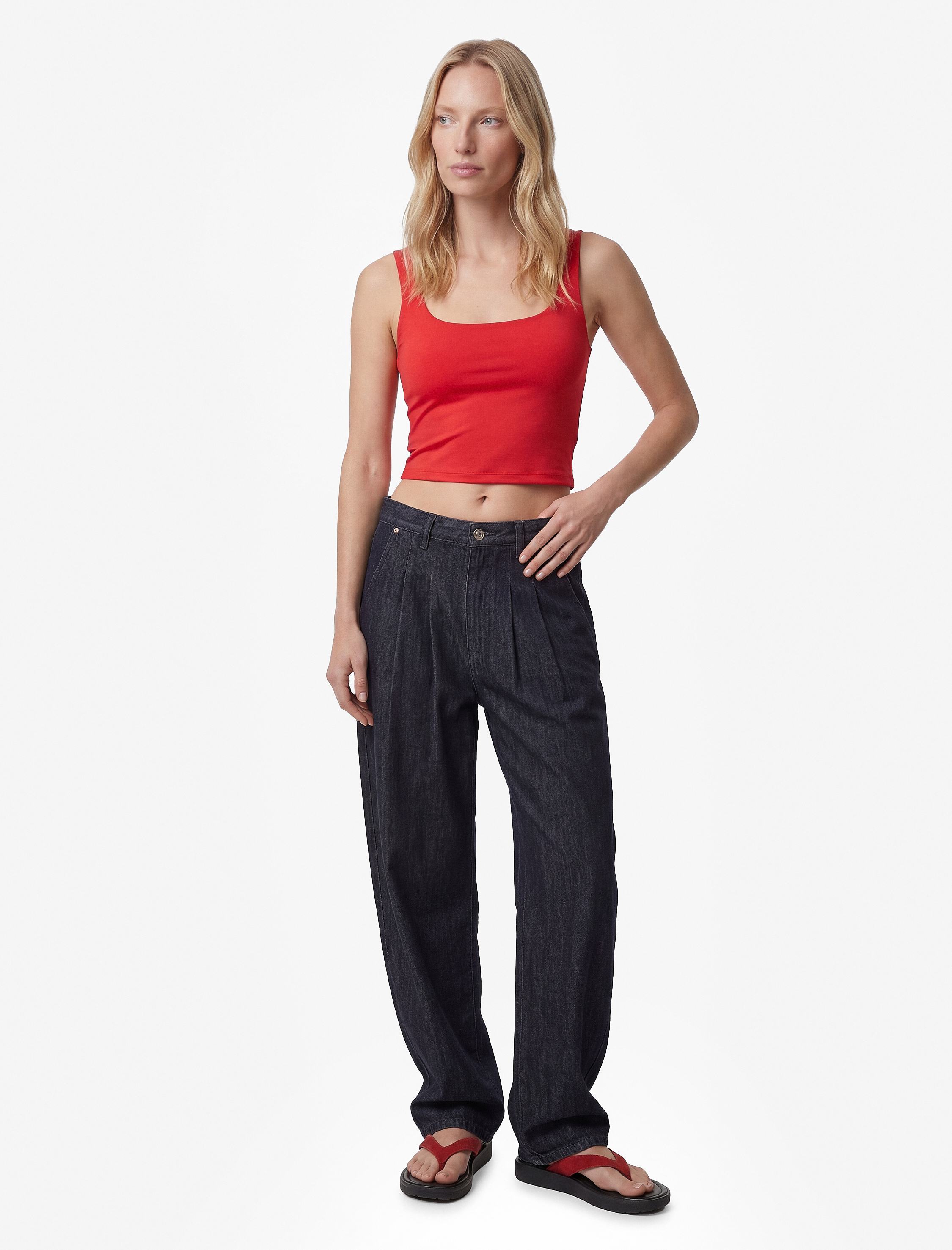   Kare Yaka Slim Fit Kalın Askılı Crop Üst
