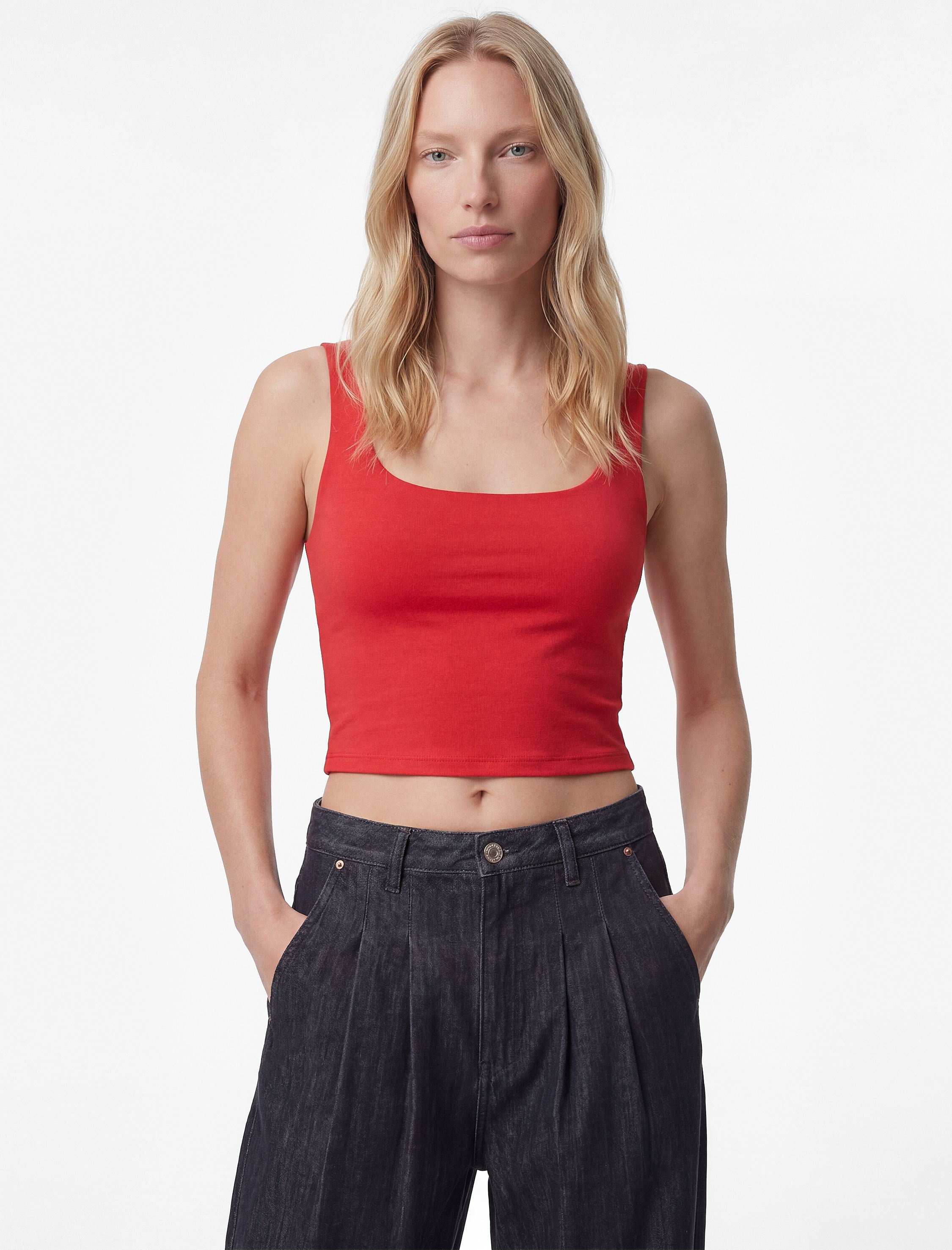   Kare Yaka Slim Fit Kalın Askılı Crop Üst