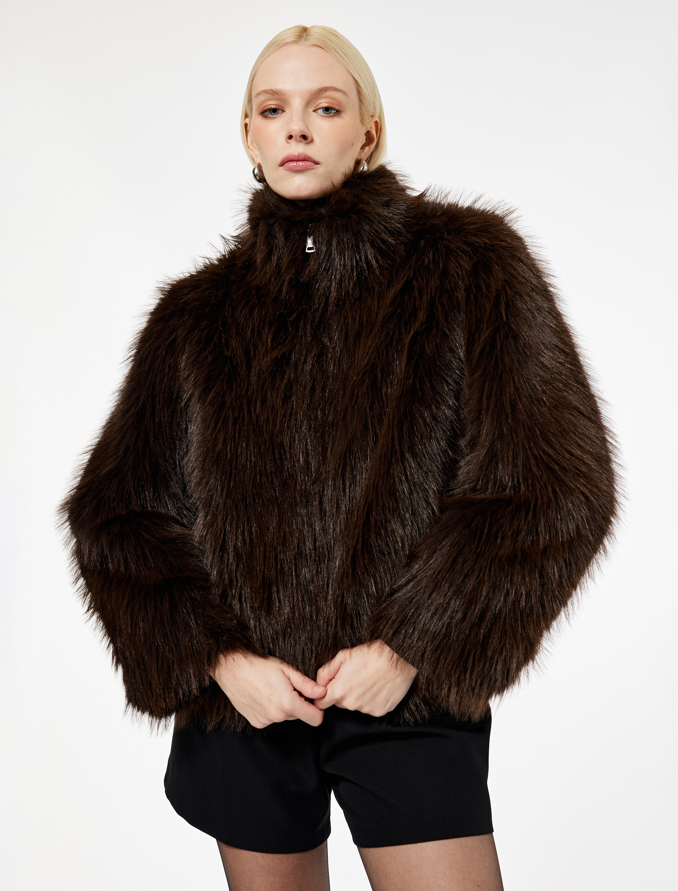   Fermuarlı Cepli Uzun Kollu Dik Yaka Kısa Suni Kürk Mont