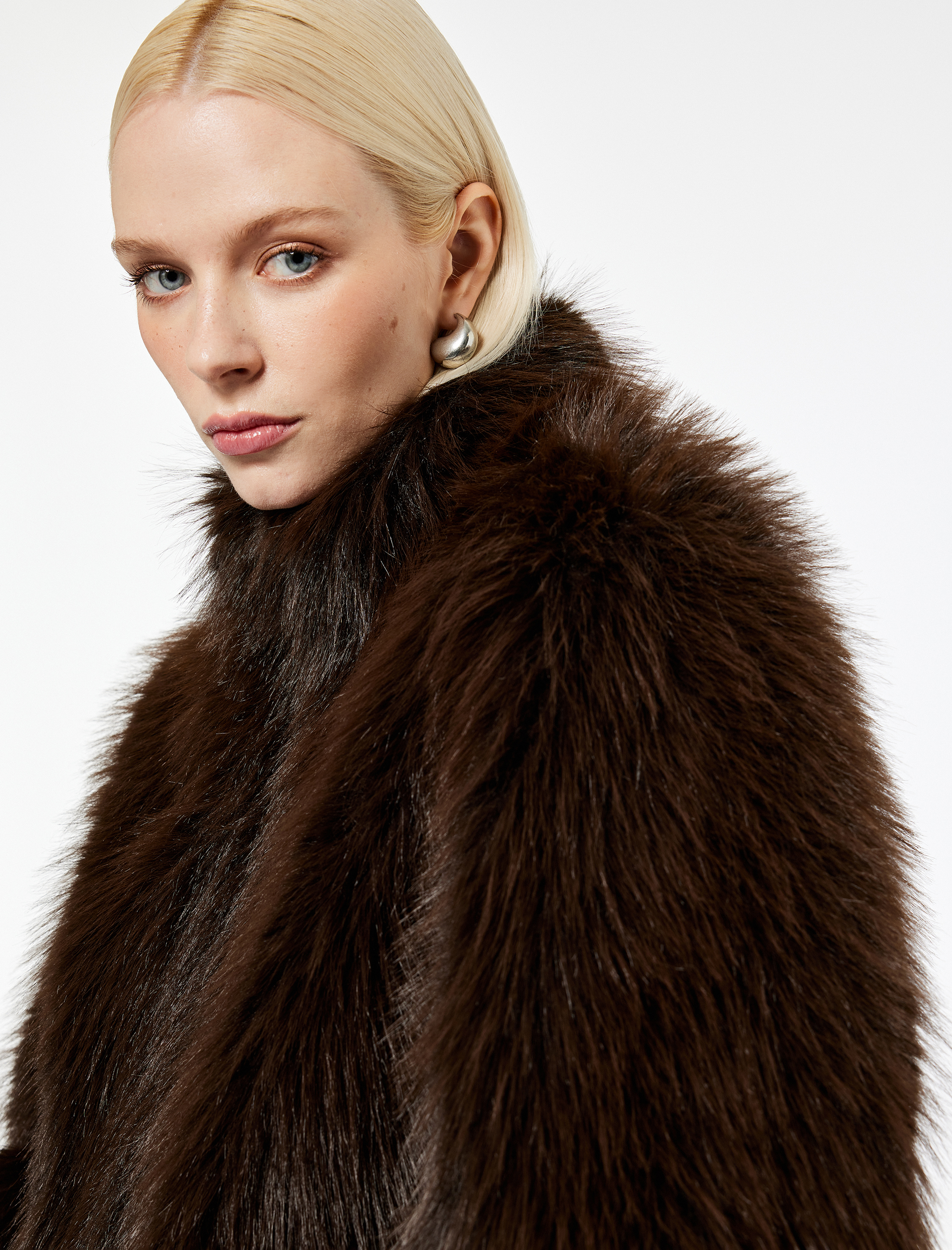   Fermuarlı Cepli Uzun Kollu Dik Yaka Kısa Suni Kürk Mont