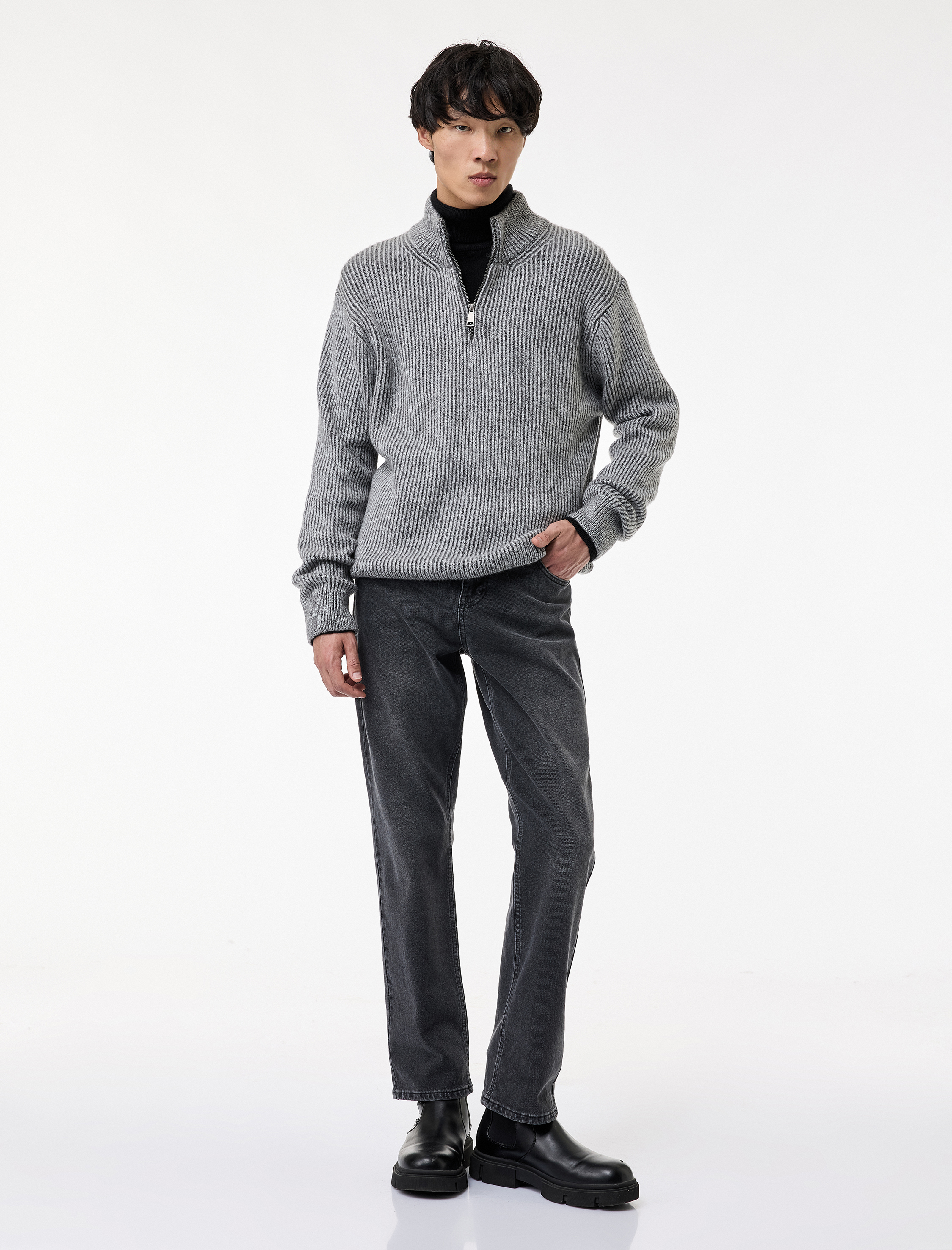   Uzun Kollu Dokulu Yarım Fermuarlı Triko Kazak