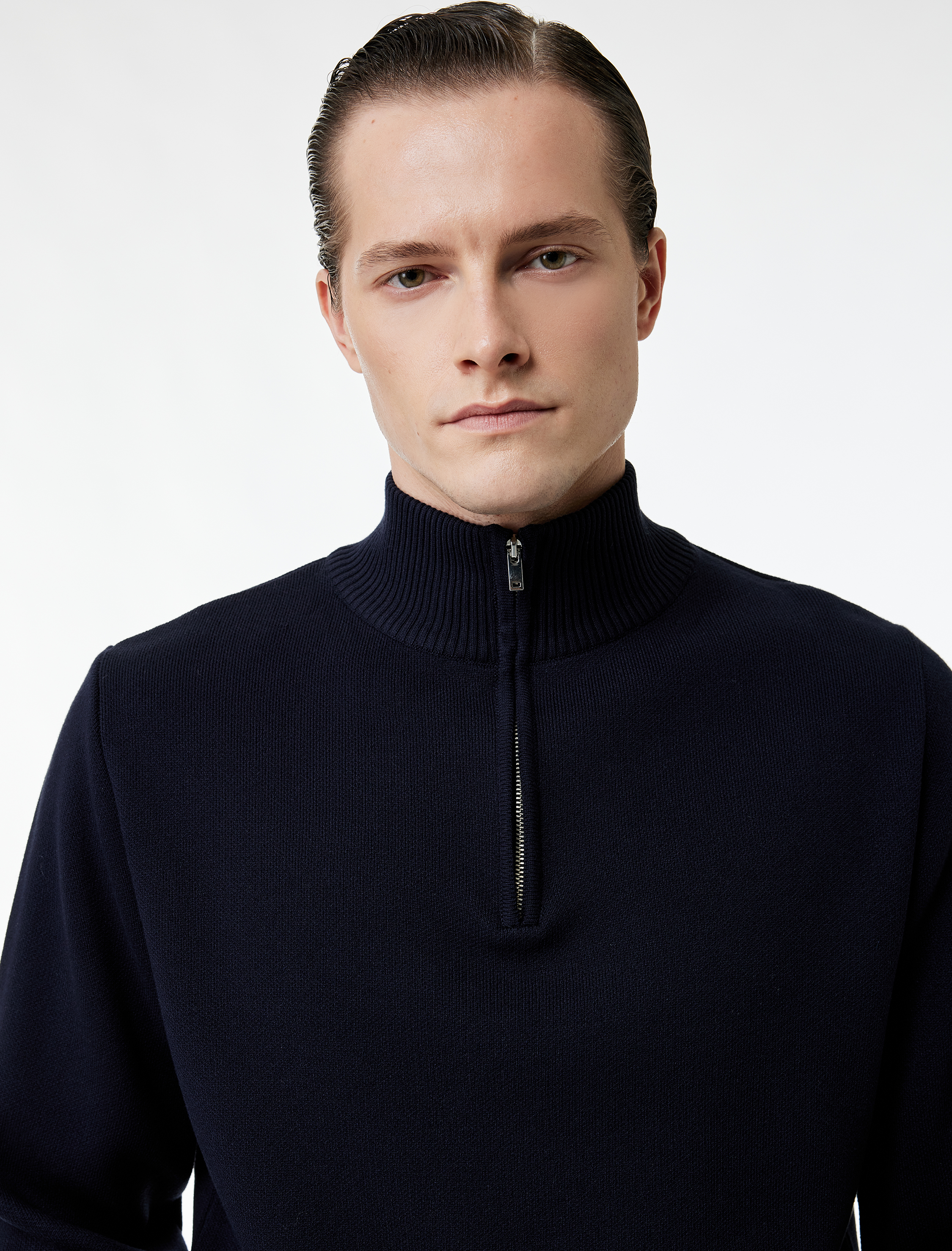   Uzun Kollu Regular Fit Basic Yarım Fermuarlı Triko Kazak