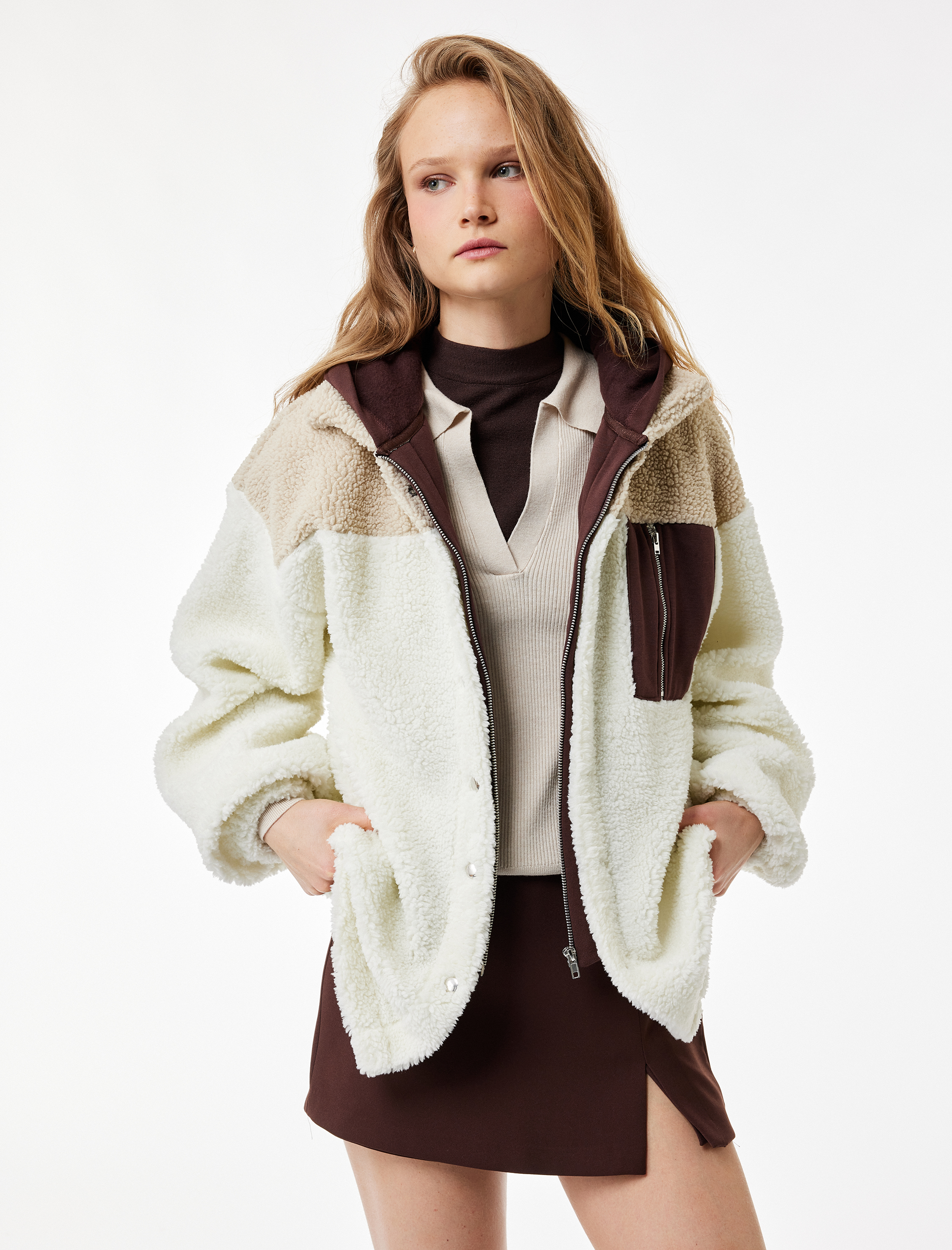   Kapüşonlu Renk Bloklu Cep Detaylı Çıtçıt Düğmeli Oversize Peluş Ceket