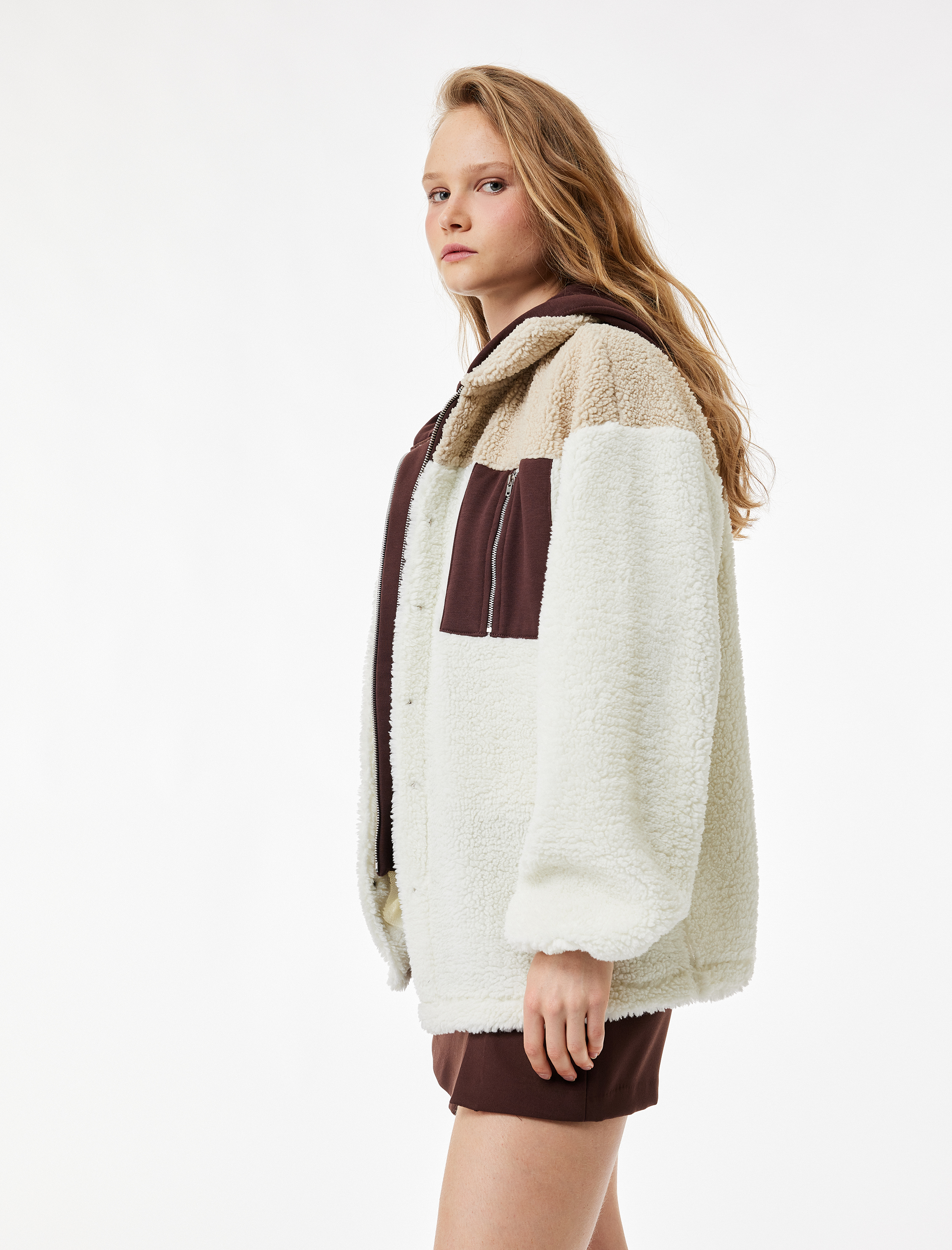   Kapüşonlu Renk Bloklu Cep Detaylı Çıtçıt Düğmeli Oversize Peluş Ceket