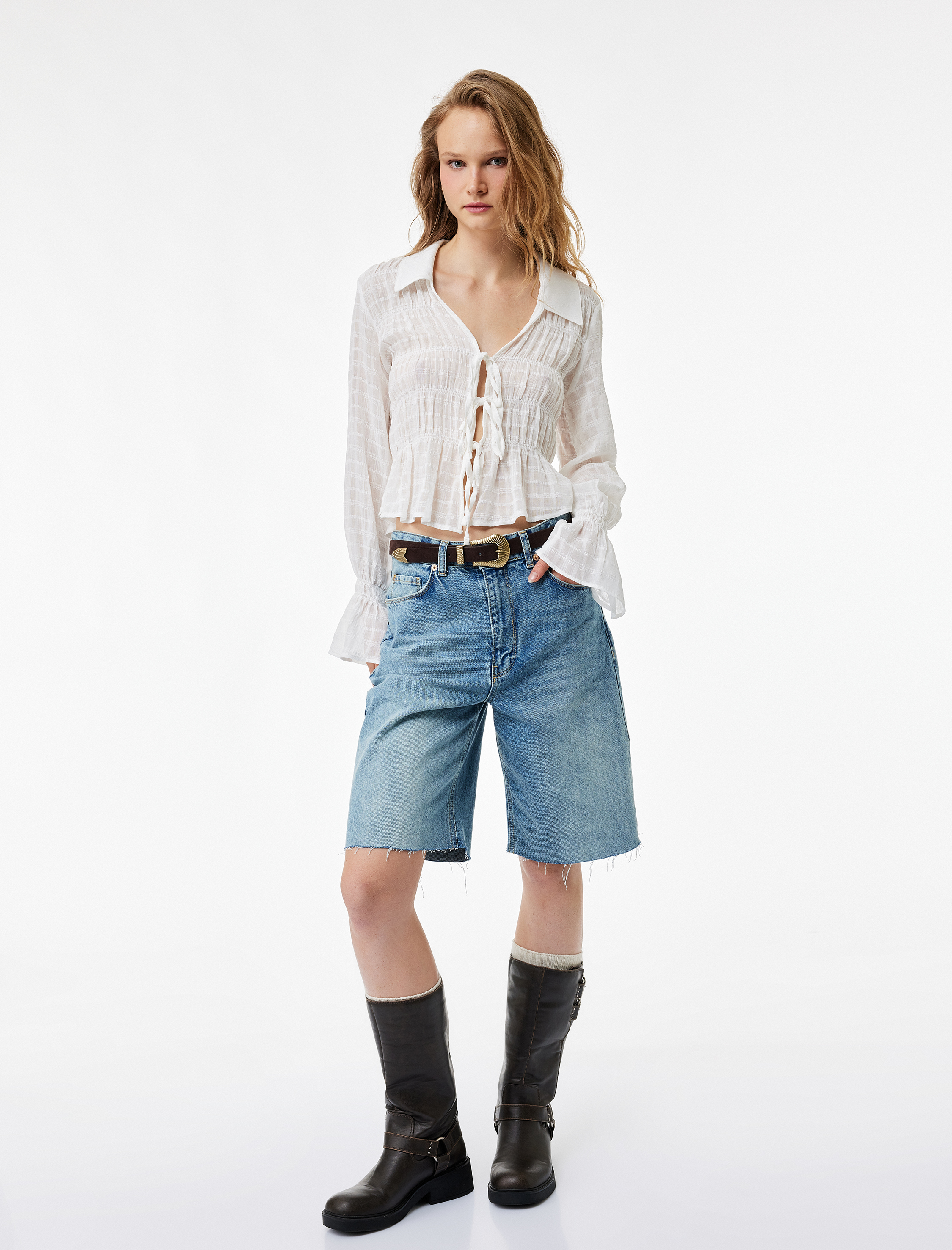   Uzun Fırfırlı Kol Gömlek Yaka Fiyonklu Bağlama Detaylı Bluz