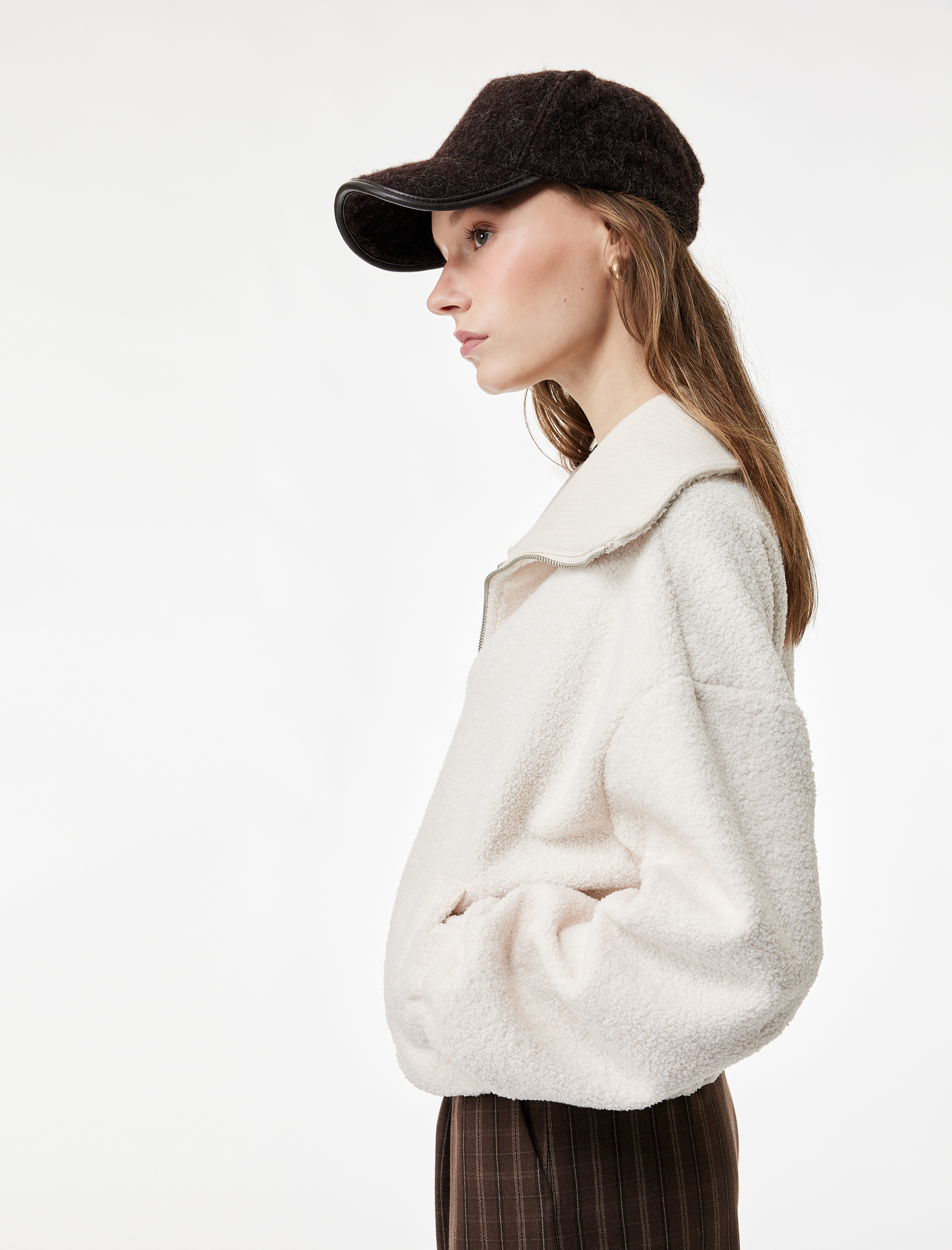   Dik Yaka Cep Detaylı Fermuarlı Oversize Peluş Ceket