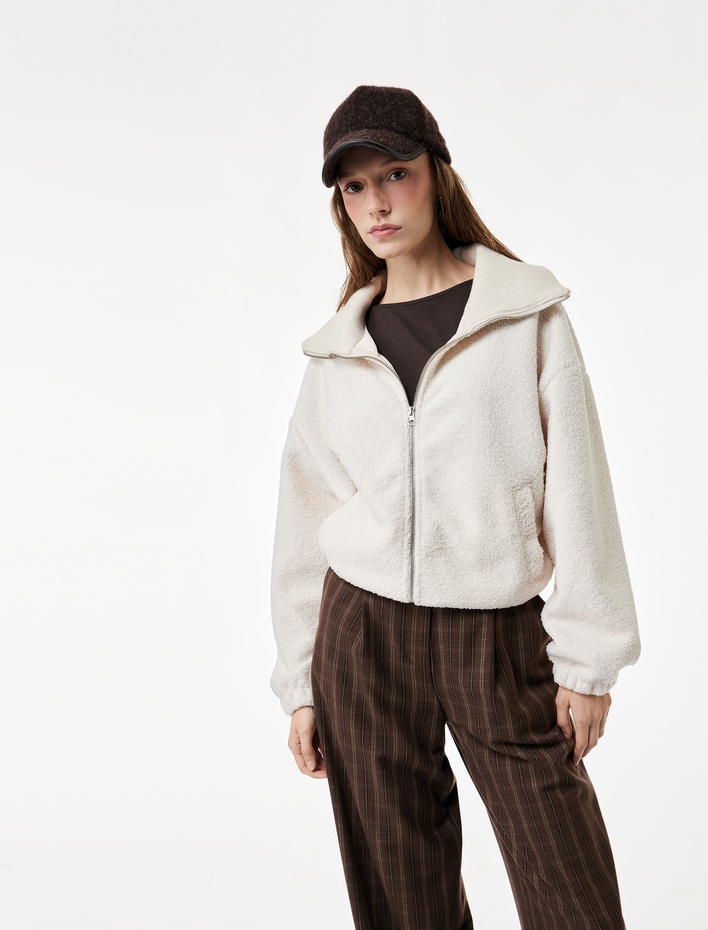  Dik Yaka Cep Detaylı Fermuarlı Oversize Peluş Ceket