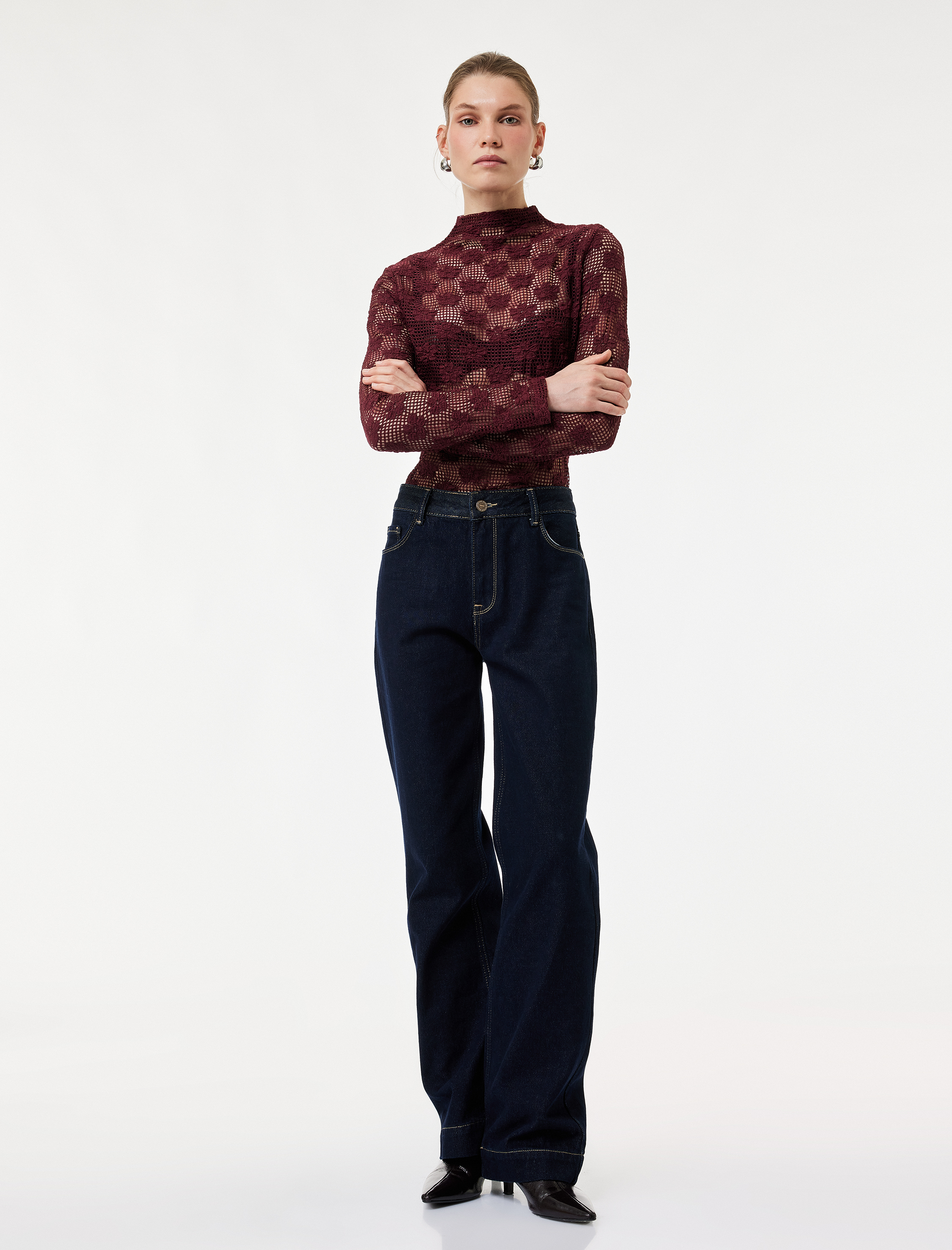   Dik Yaka Uzun Kollu Dantelli Bluz