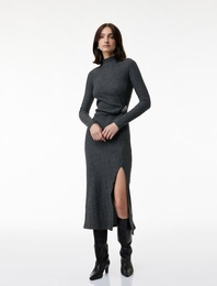 Koton X Şahika Ercümen - Dik Yaka Uzun Kollu Metal Aksesuarlı Yırtmaçlı Midi Kalem Elbise