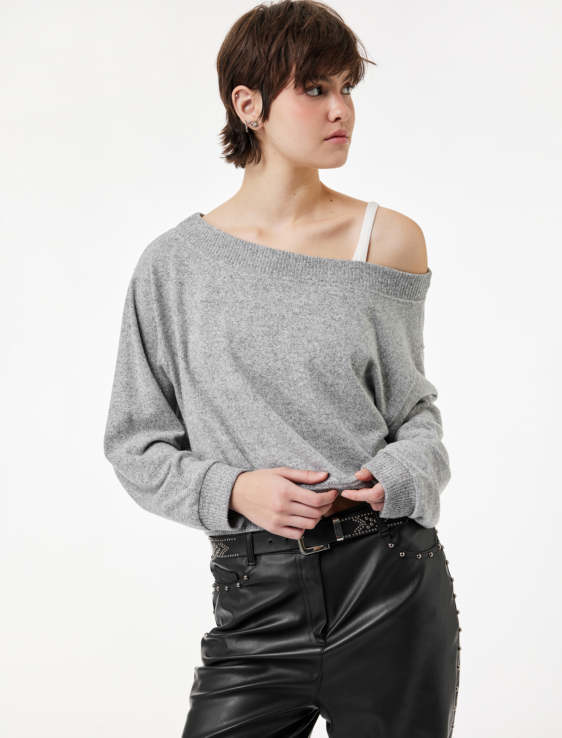   Viskon Karışımlı Kayık Yaka Omzu Açık Uzun Kollu Tişört