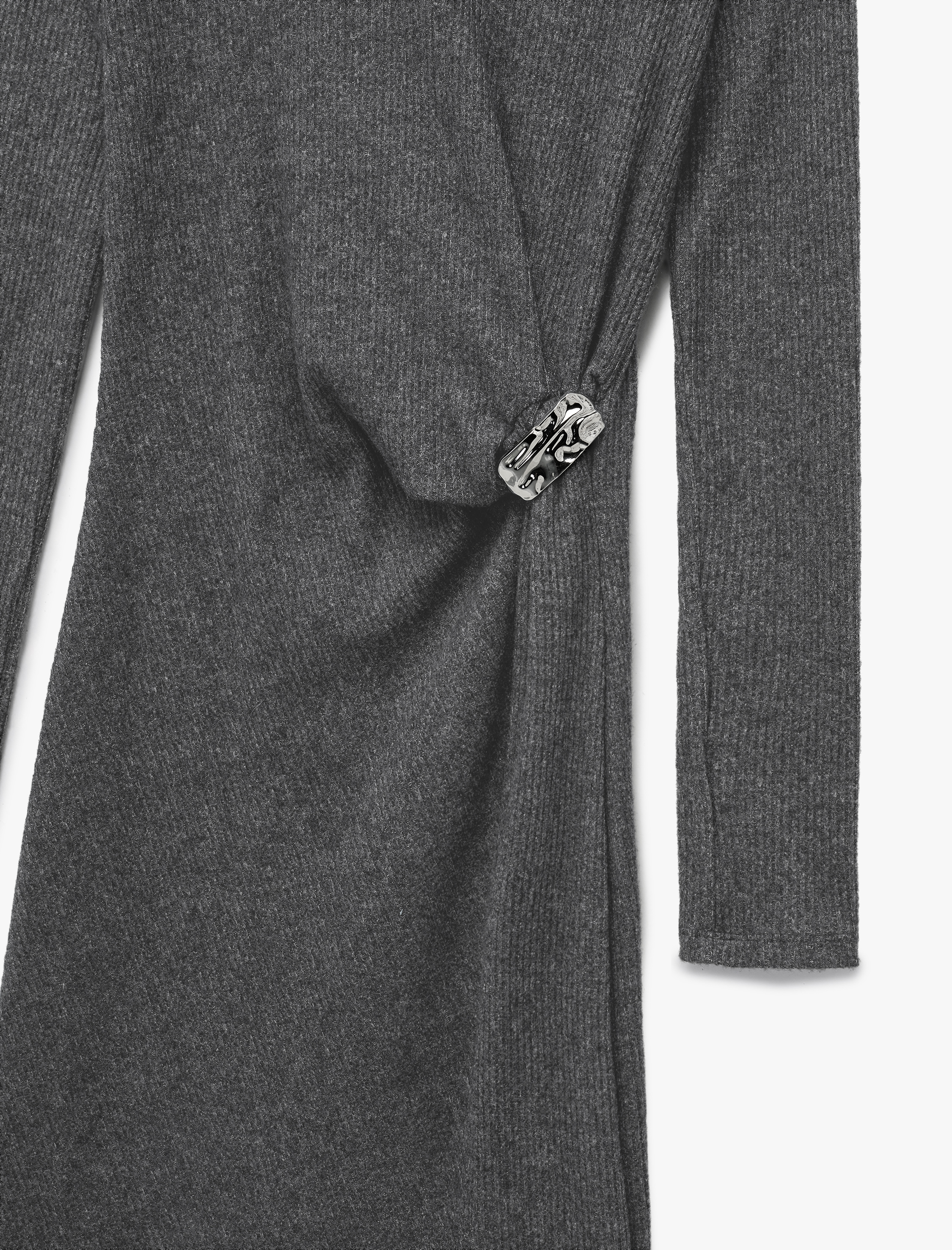   Koton X Şahika Ercümen - Dik Yaka Uzun Kollu Metal Aksesuarlı Yırtmaçlı Midi Kalem Elbise