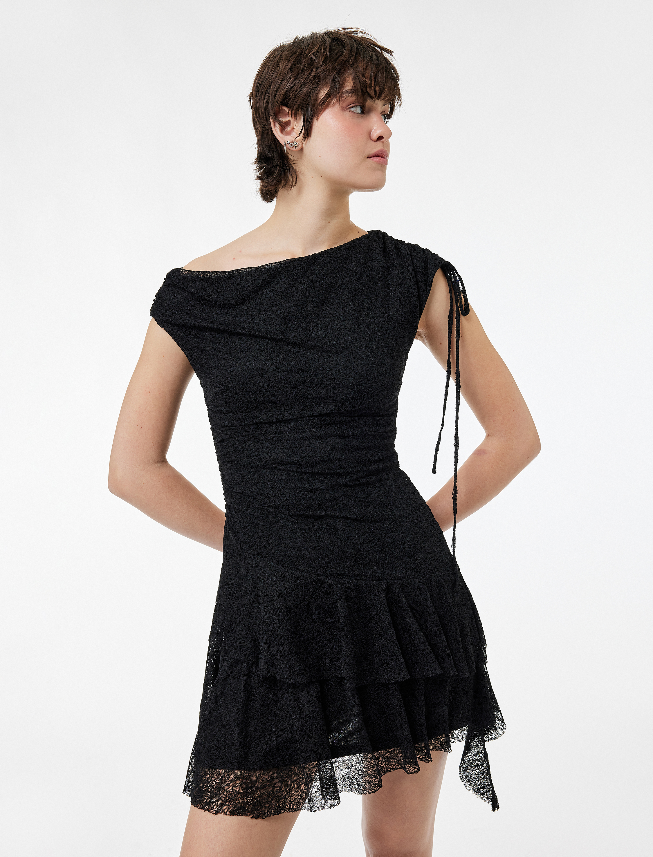   Asimetrik Yaka Kolsuz Büzgülü Slim Fit Mini Elbise