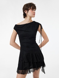 Asimetrik Yaka Kolsuz Büzgülü Slim Fit Mini Elbise