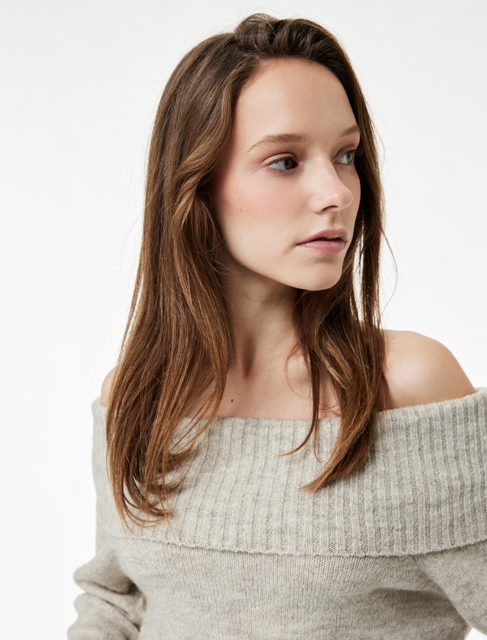  Madonna Yaka Omzu Açık Triko Kazak