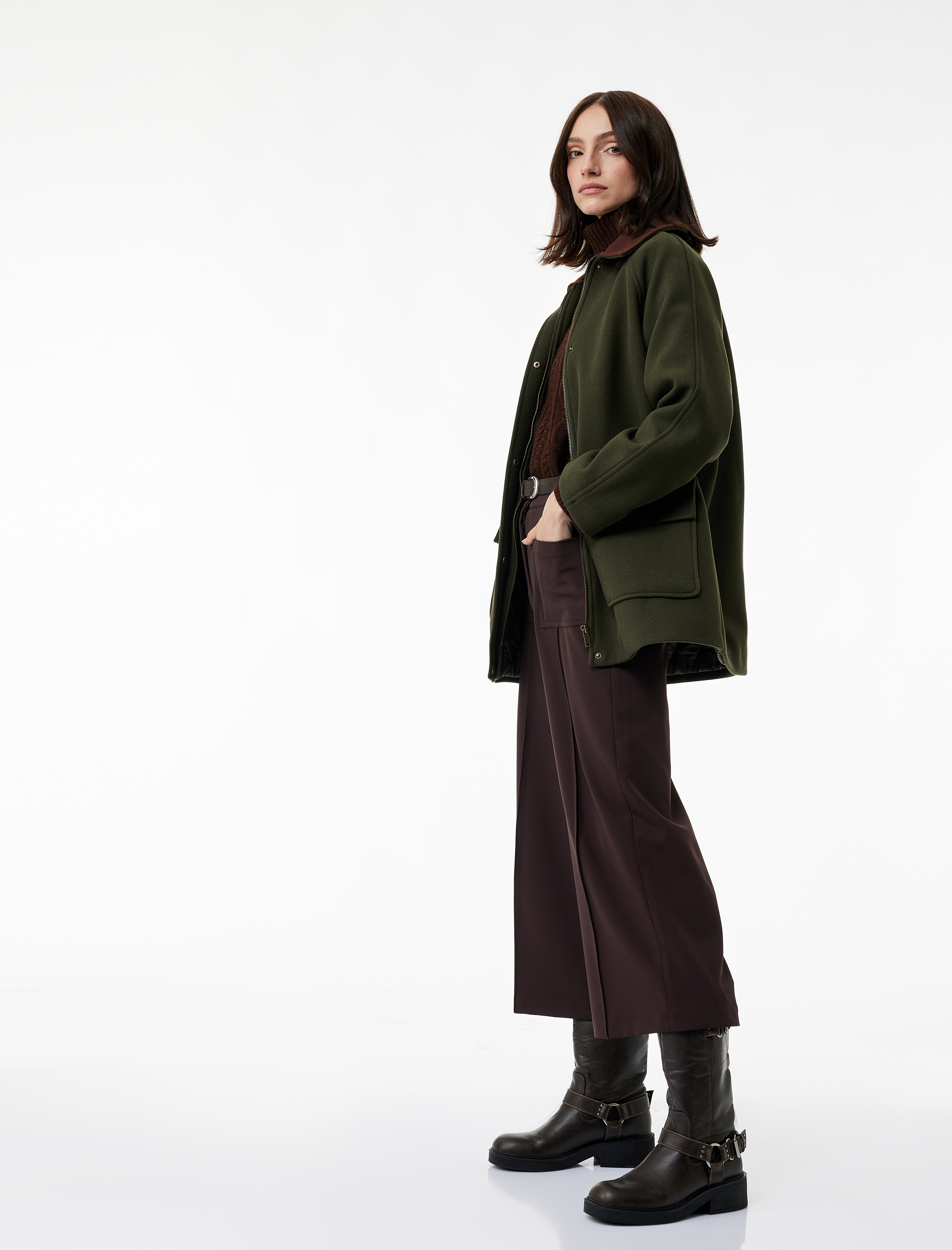   Kemerli Aplike Cepli Culotte Fit Kısa Geniş Paça Kumaş Pantolon