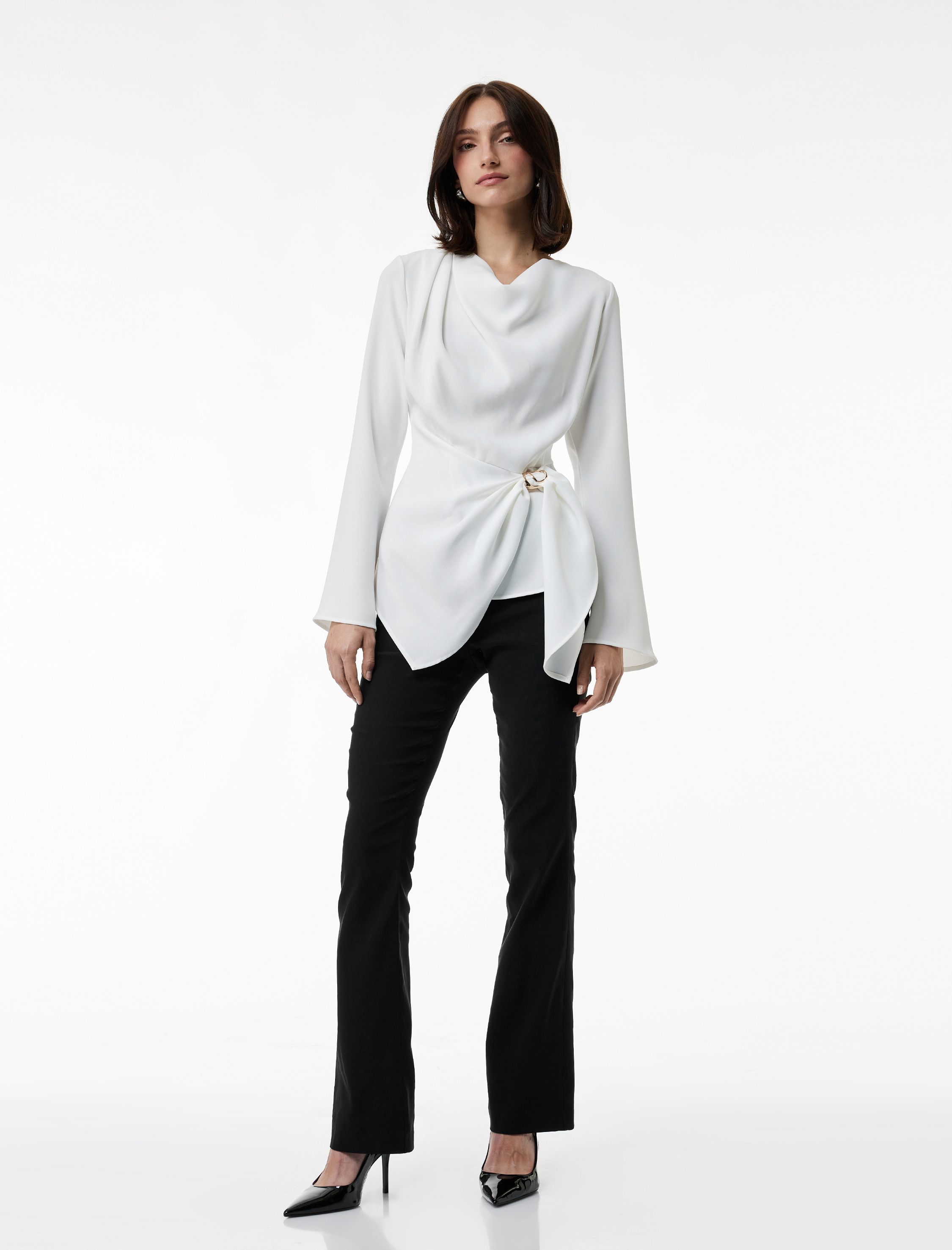   Uzun Kollu Degaje Yaka Metal Aksesuarlı Büzgülü Asimetrik Bluz