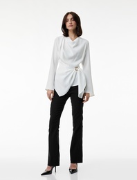 Uzun Kollu Degaje Yaka Metal Aksesuarlı Büzgülü Asimetrik Bluz